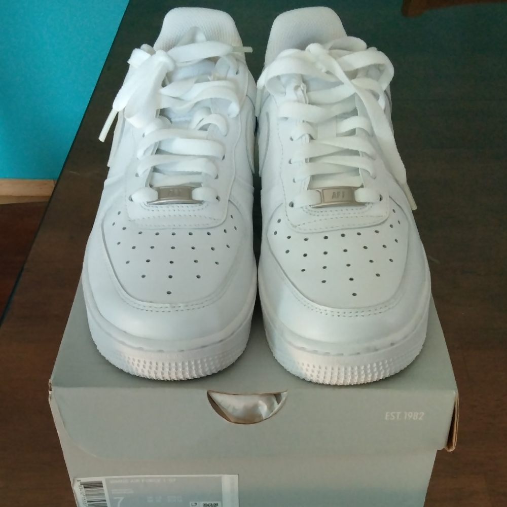 Nike Women's Air Force 1 '07 White Sneakers